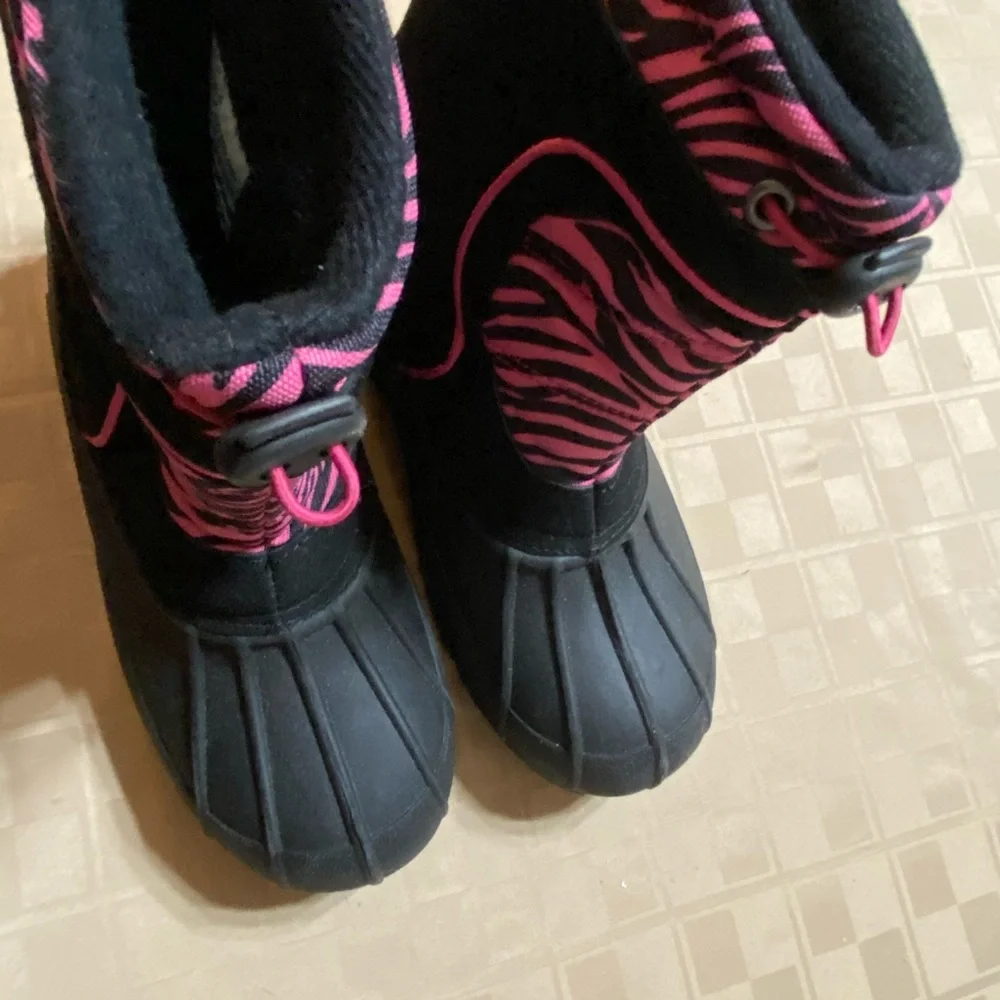 NWT Sporto Girls Snow Boots Pink Black Zebra‎ Bungee Cord Round Toe 9” Hi XL 6-7